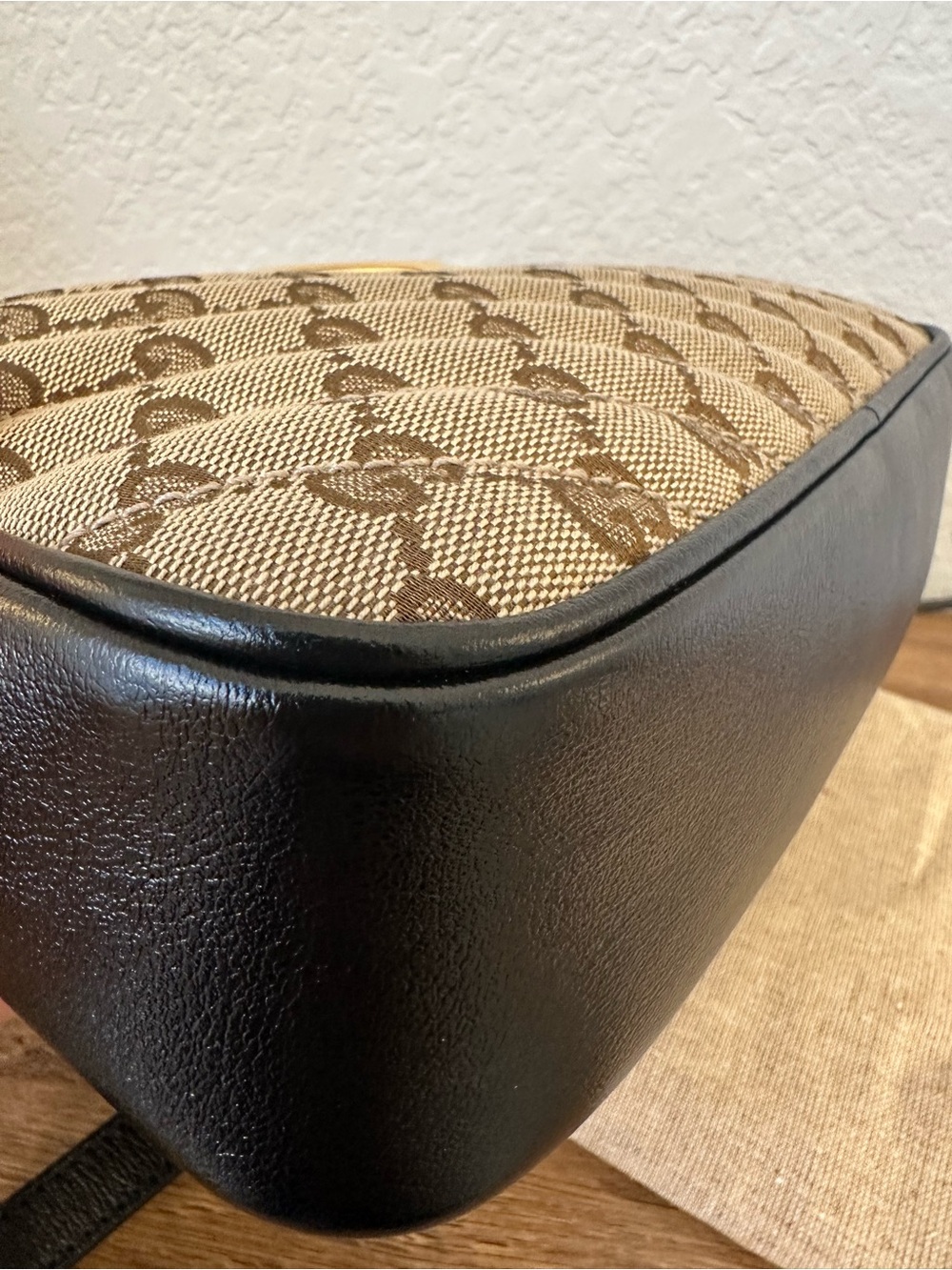 Gucci Beige GG Supreme Canvas Camera Bag with Black Trim - Picture 11 of 16